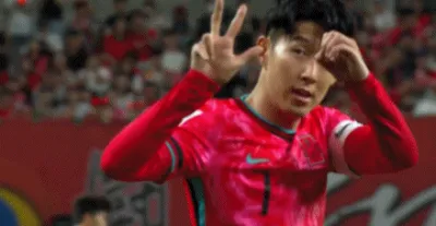 孙兴慜挑衅中国球迷3比0动态图_1