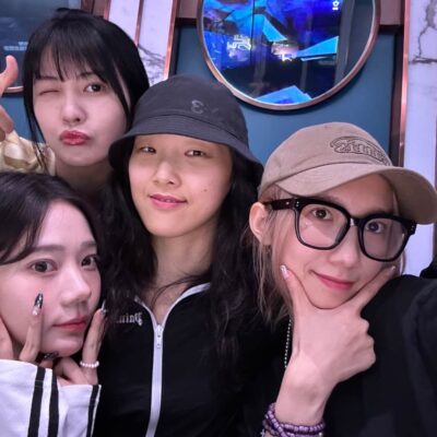 孟美岐晒火箭少女六周年聚会合照