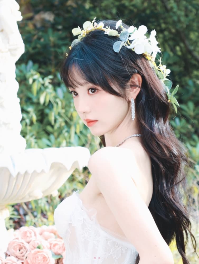 田曦薇花间提裙写真图片_3