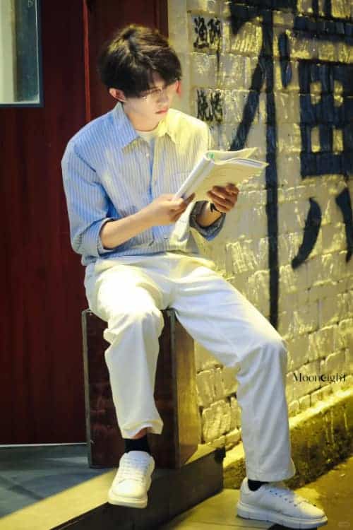 张集骏阳光下禁欲系清爽男生头像_1