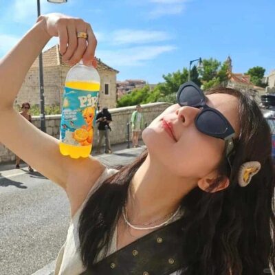 甜酷可爱女孩赵昭仪微信头像