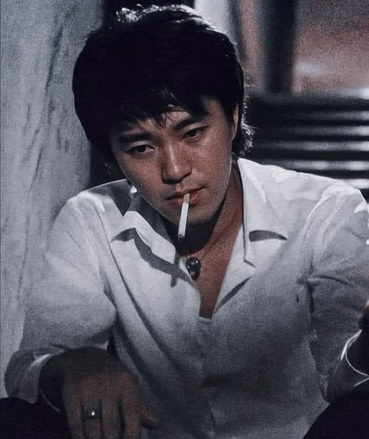 周星驰电影中抽烟经典镜头图片_3