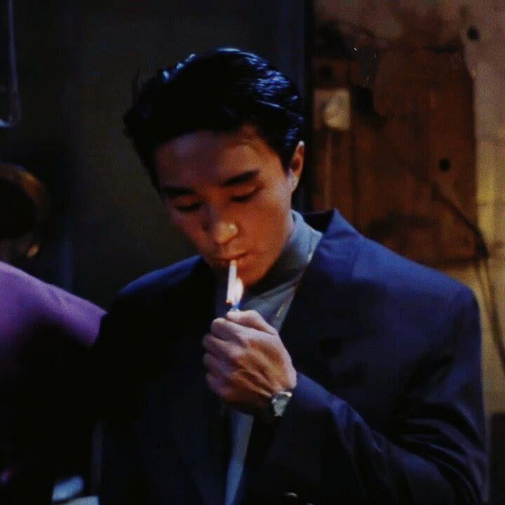 周星驰电影中抽烟经典镜头图片_6