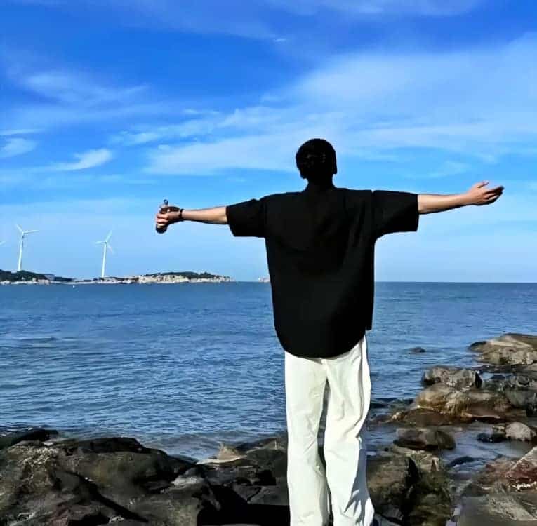 阳光自信男生超酷帅气真人头像_12