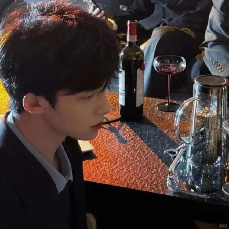 阳光自信男生超酷帅气真人头像_25
