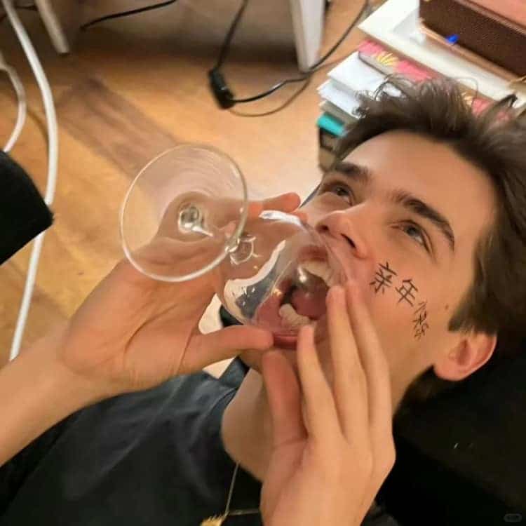 头像越怪人越可爱奇怪又吸引人的头像_22
