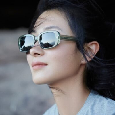 万茜戴眼镜高清照片自拍版