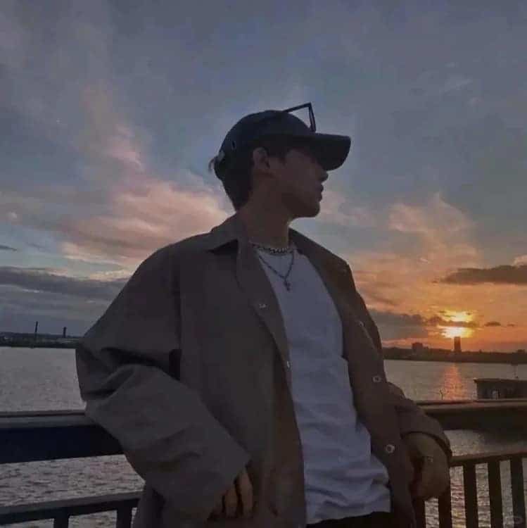 低调有内涵的单身高质量男生头像_11