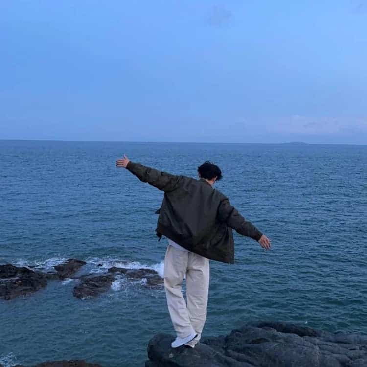 低调有内涵的单身高质量男生头像_17