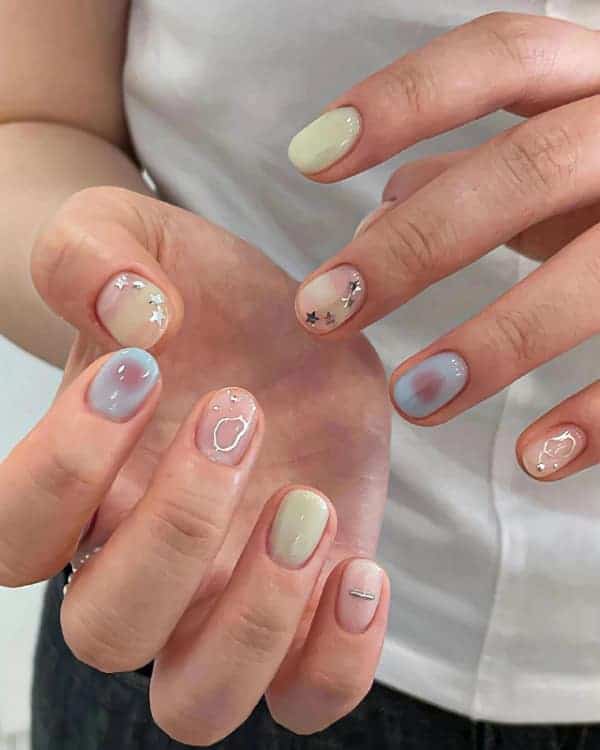 爱做美甲的女生可爱头像 夏日显白短款氛围感美甲图_5