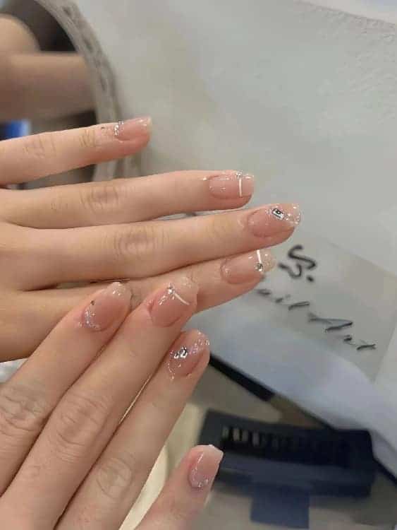 爱做美甲的女生可爱头像 夏日显白短款氛围感美甲图_7