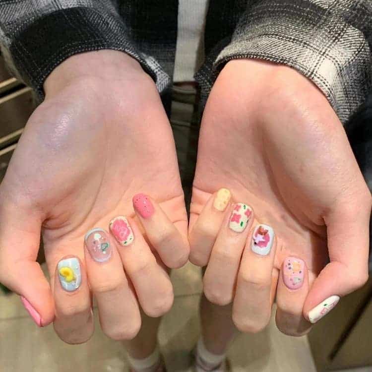 爱做美甲的女生可爱头像 夏日显白短款氛围感美甲图_8