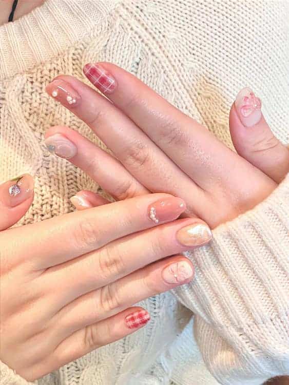爱做美甲的女生可爱头像 夏日显白短款氛围感美甲图_14