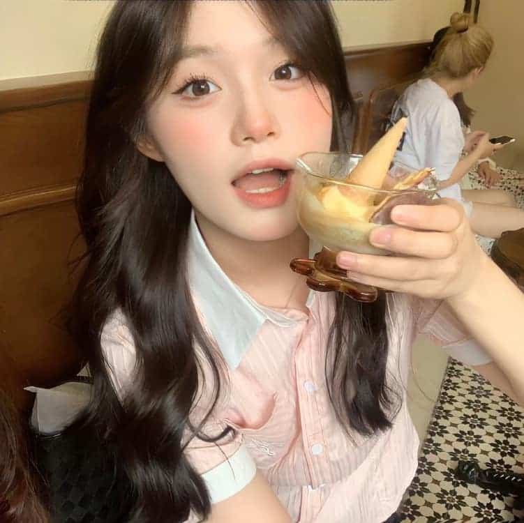 适合夏天的甜妹真人女生头像_3