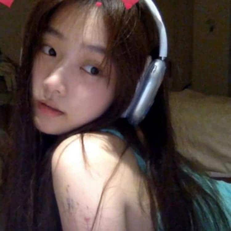 适合夏天的甜妹真人女生头像_5
