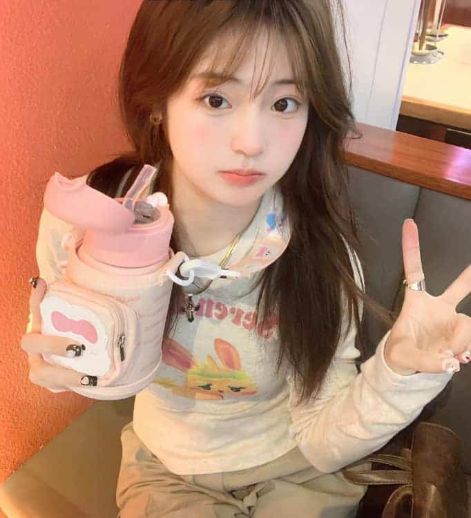 适合夏天的甜妹真人女生头像_6
