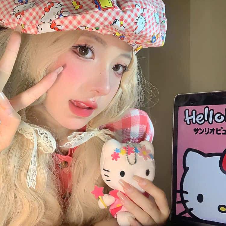 适合夏天的甜妹真人女生头像_7