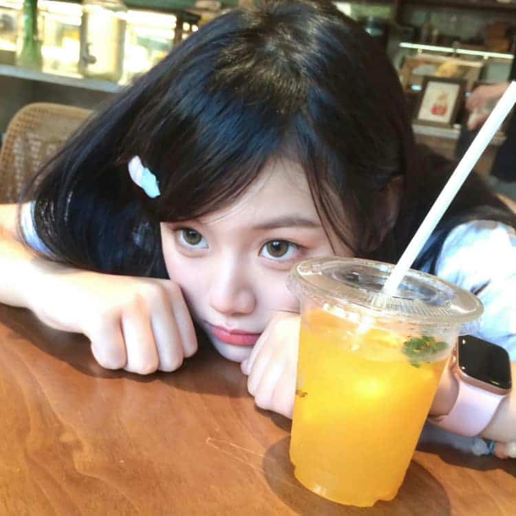 适合夏天的甜妹真人女生头像_9