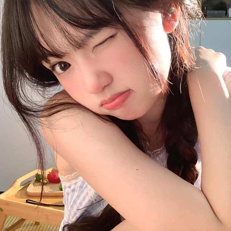 适合夏天的甜妹真人女生头像_11