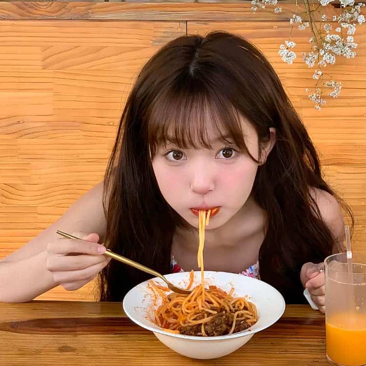 适合夏天的甜妹真人女生头像_12