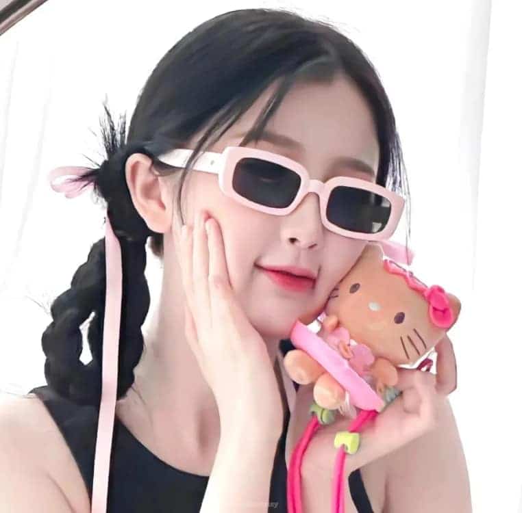 虞书欣超好看的绝美微信头像_1