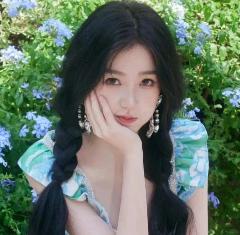 虞书欣超好看的绝美微信头像_4