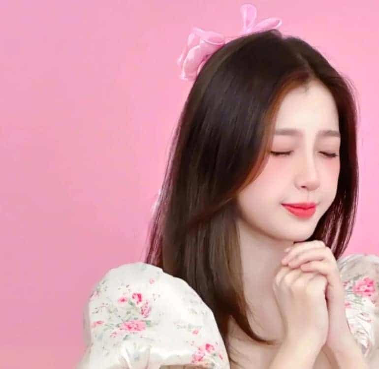 虞书欣超好看的绝美微信头像_6