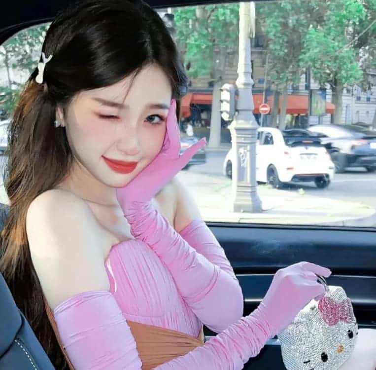 虞书欣超好看的绝美微信头像_7
