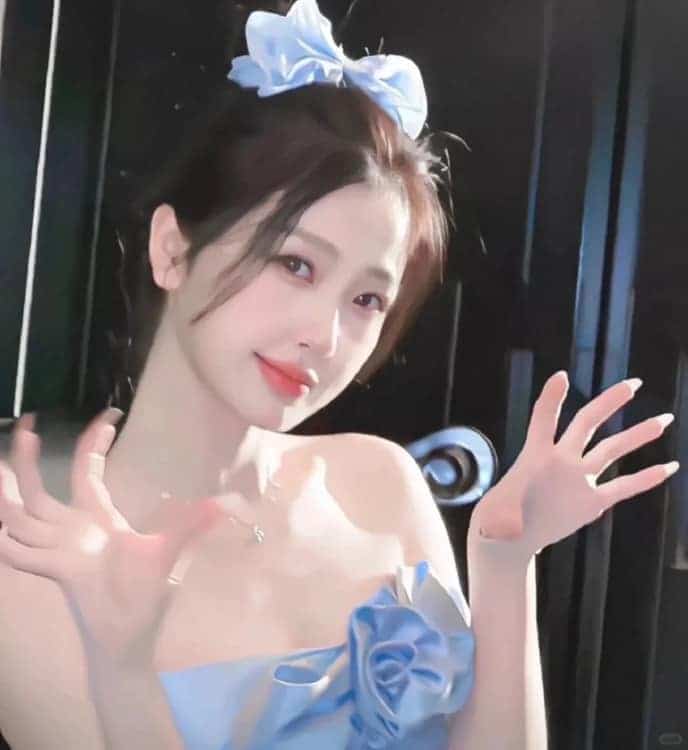 虞书欣超好看的绝美微信头像_8