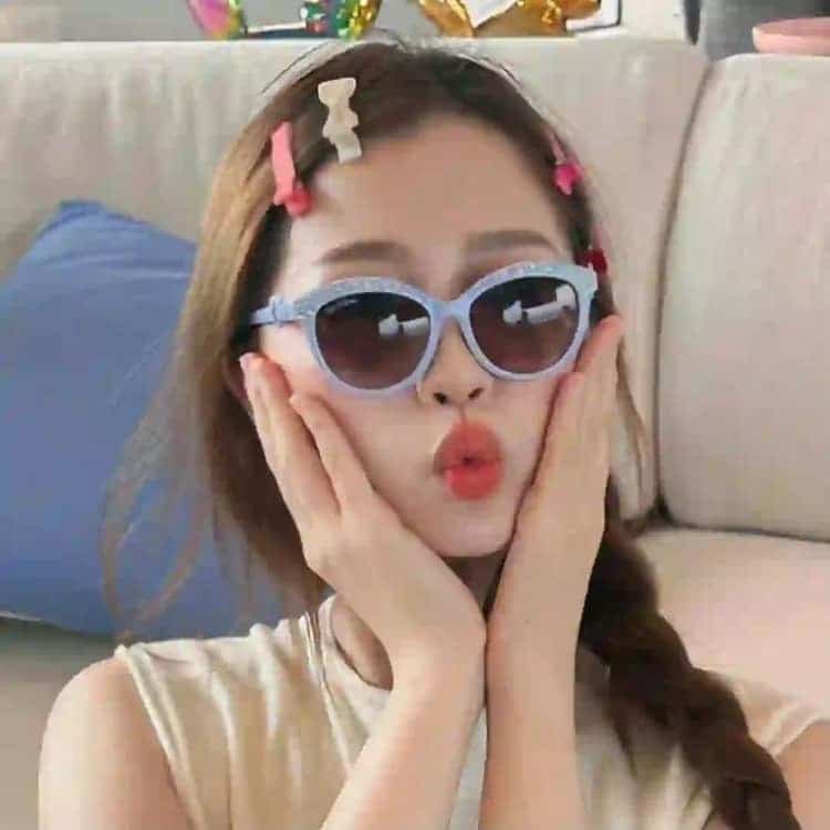 虞书欣超好看的绝美微信头像_17