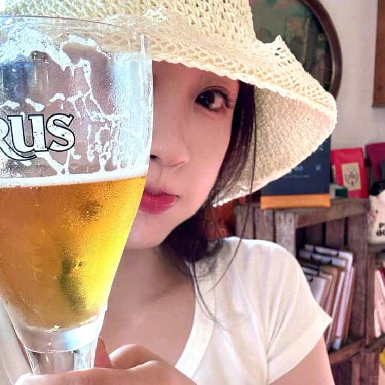虞书欣超好看的绝美微信头像_21
