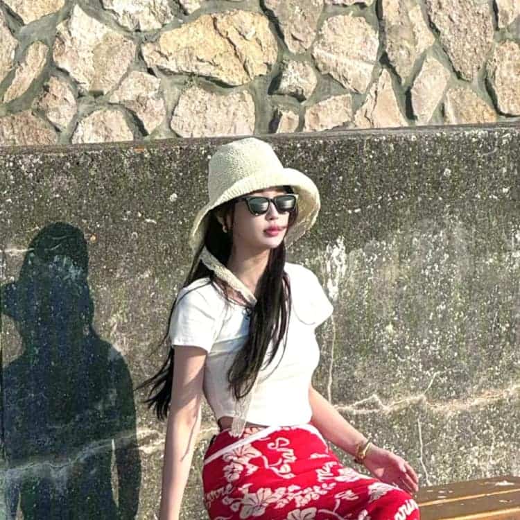 虞书欣超好看的绝美微信头像_26