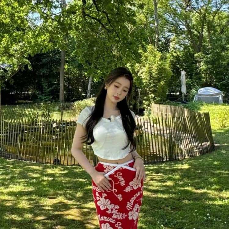 虞书欣超好看的绝美微信头像_29