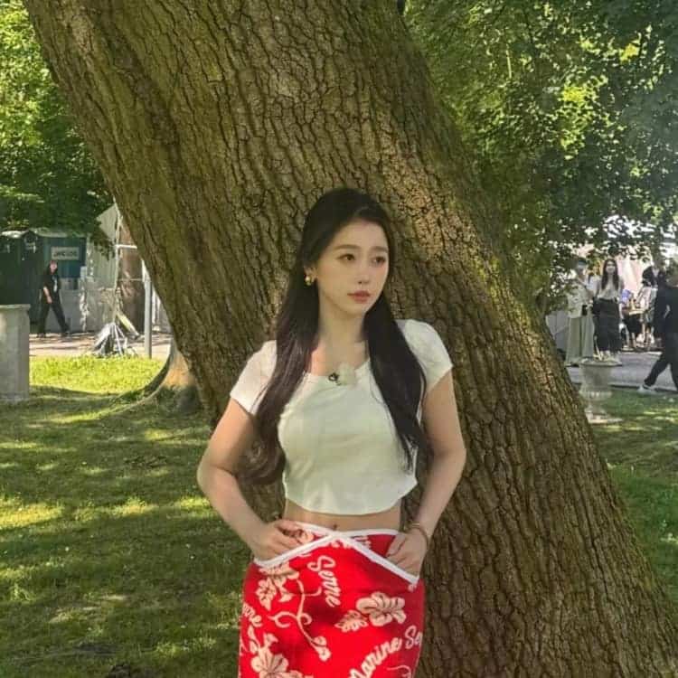 虞书欣超好看的绝美微信头像_30