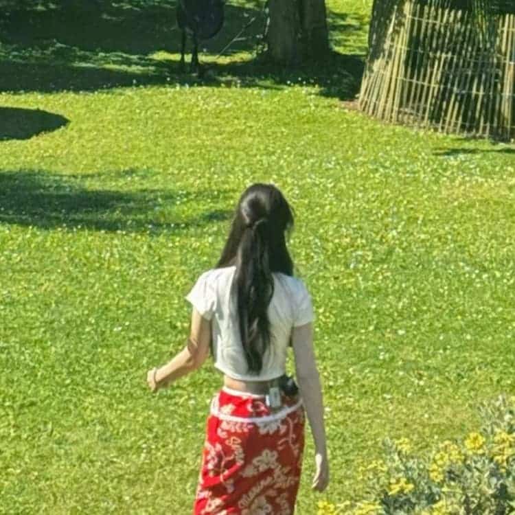 虞书欣超好看的绝美微信头像_31