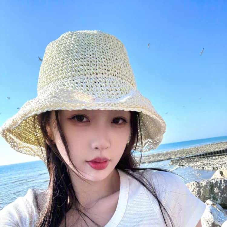 虞书欣超好看的绝美微信头像_32
