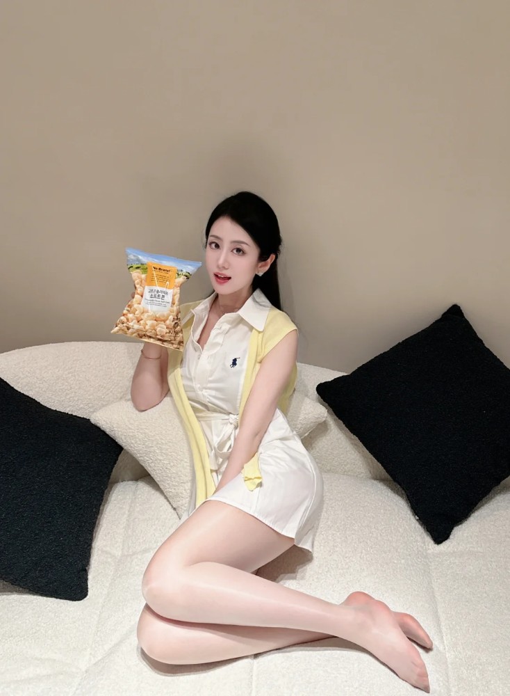 大连女孩展示SK丝袜的白丝天花板图片_1