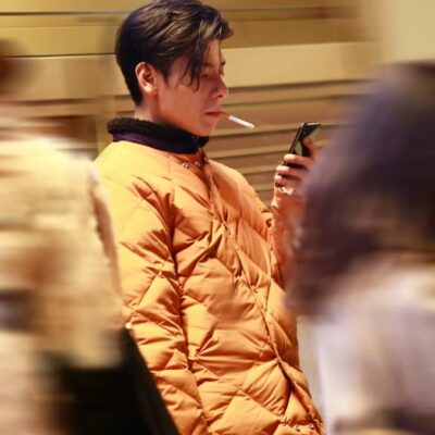 蒋奇明抽烟侧脸超帅图片