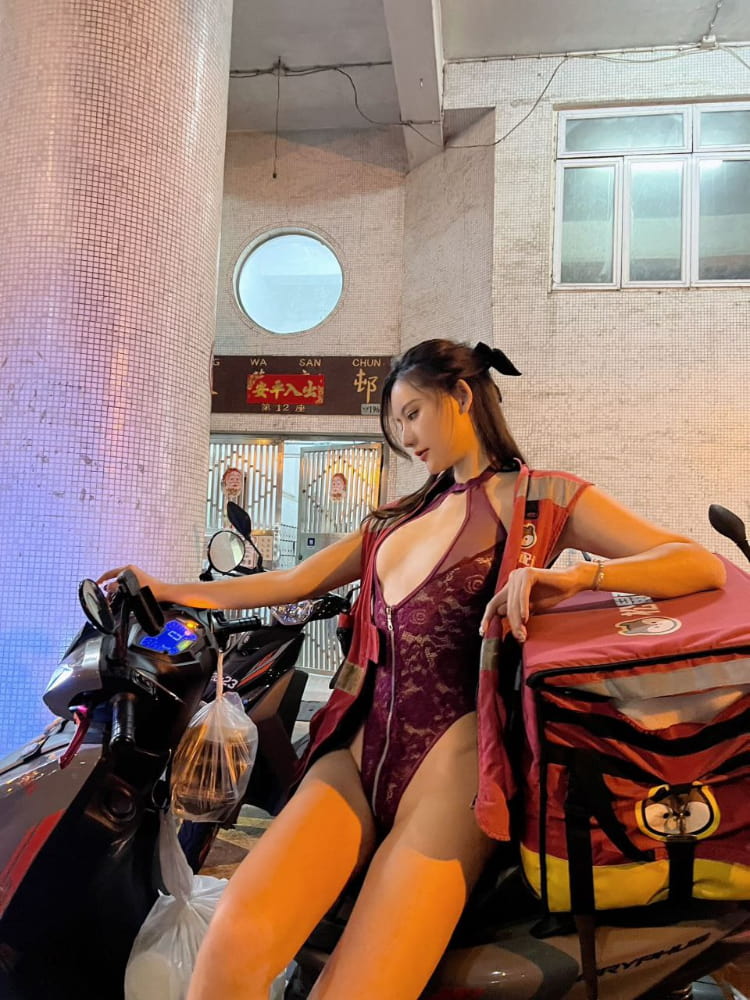 网红阿朱外卖员送外卖写真图片_2