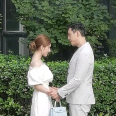 《许我耀眼》 赵露思陈伟霆额头吻路透