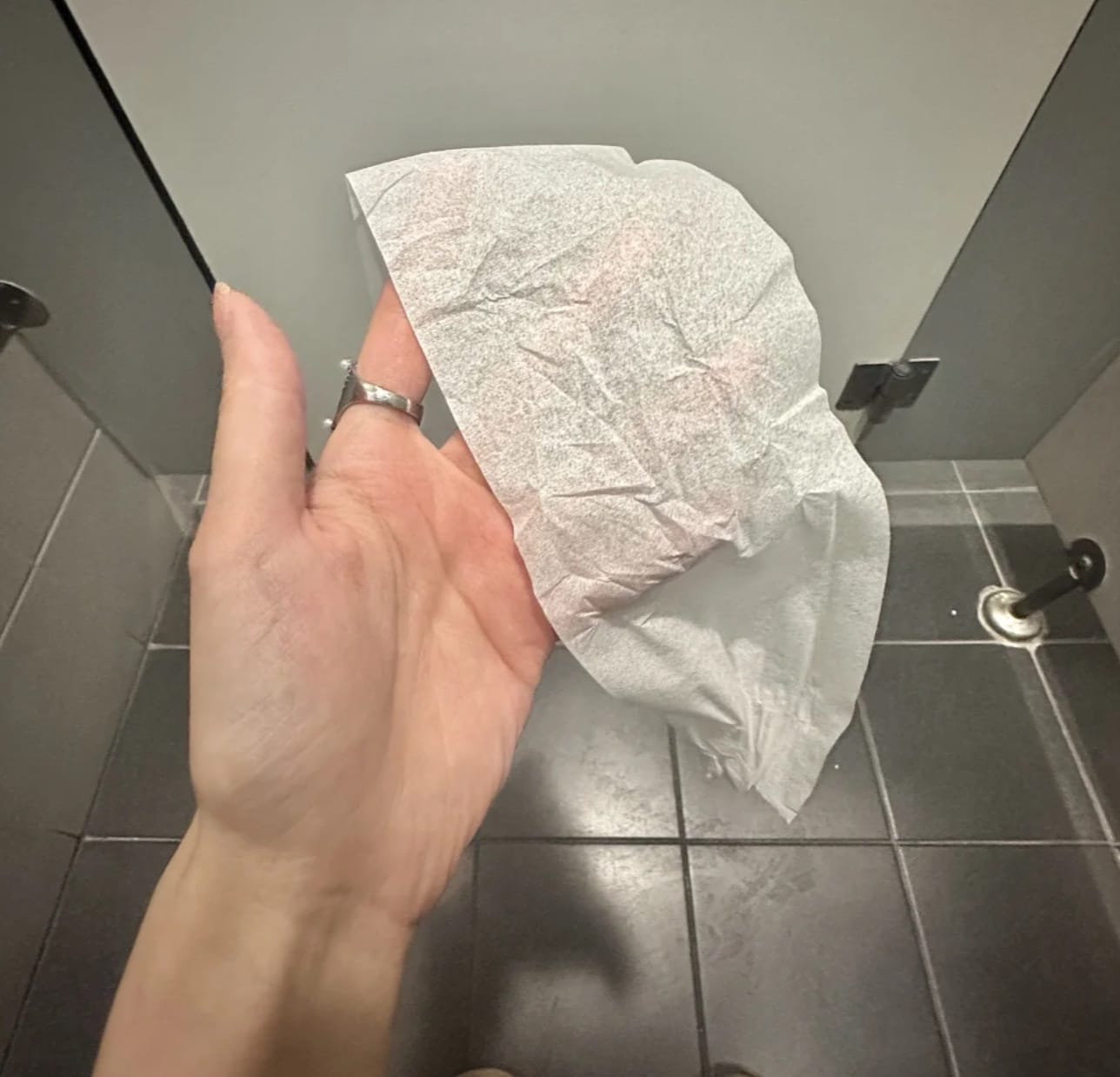 已满18岁已带好卫生纸是什么意思？_1