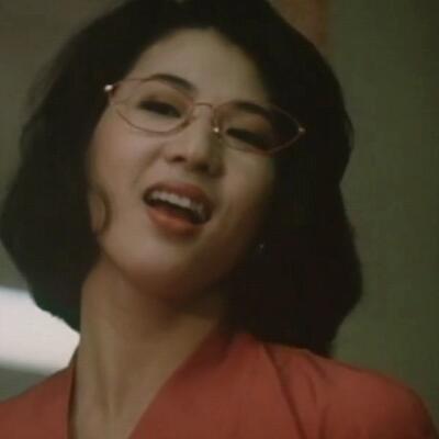 女秘书办公室对老板用美人计,办公室秘书掀开内裤让老板摸视频