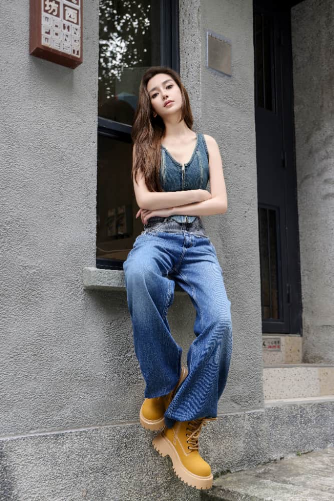 Angelababy牛仔背心街拍图片_4