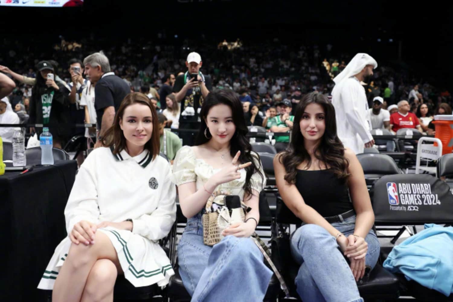刘亦菲观看NBA阿布扎比季前赛神仙照_6