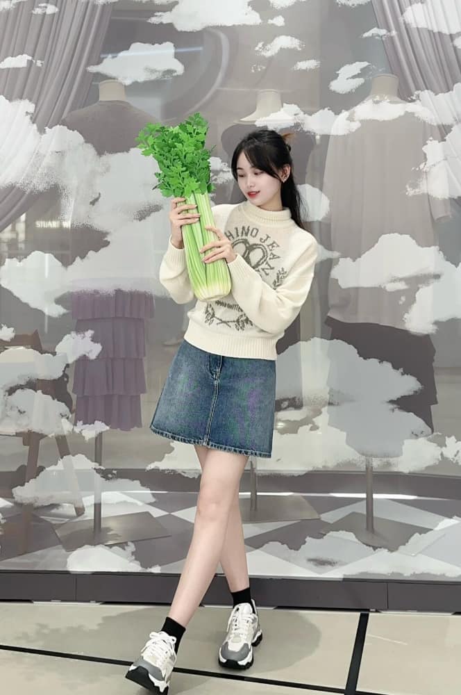 Moschino芹菜包穿搭演示图片_1