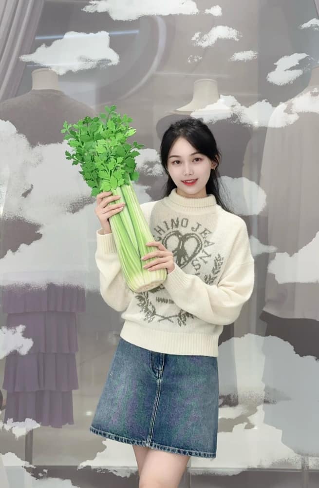 Moschino芹菜包穿搭演示图片_2