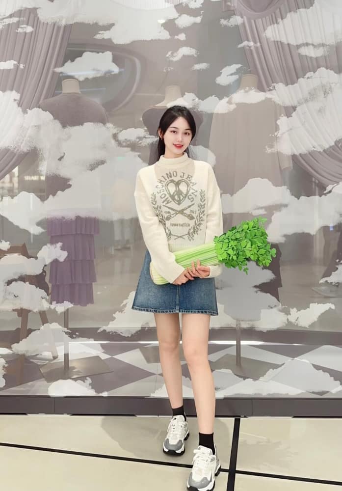 Moschino芹菜包穿搭演示图片_3