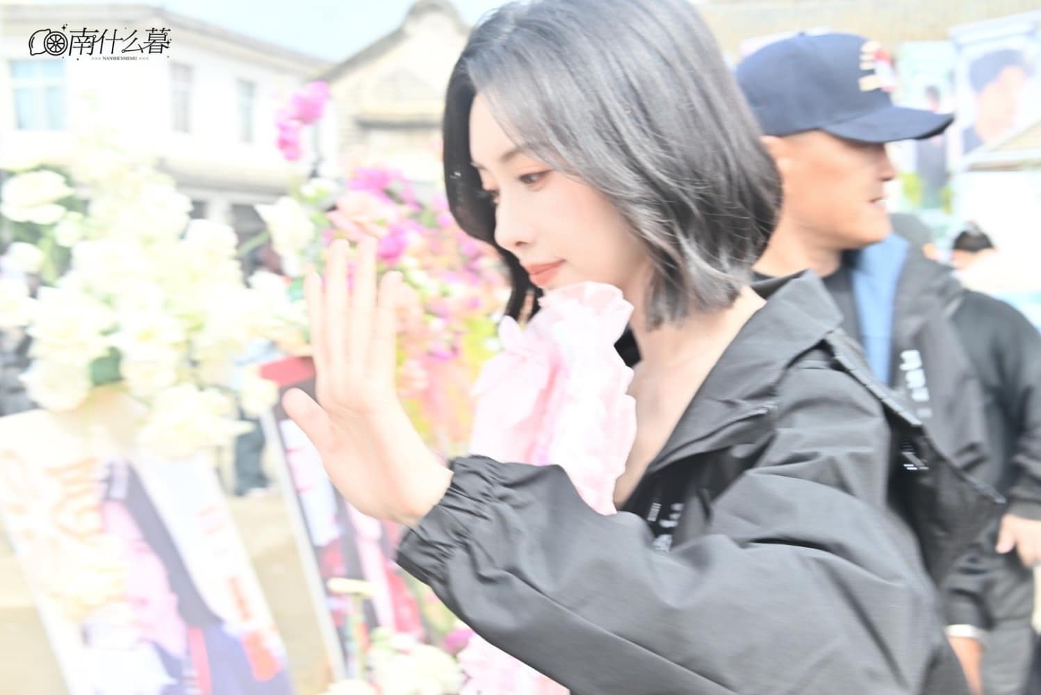 新剧《三线谜回》开机孟子义短发造型图片_2
