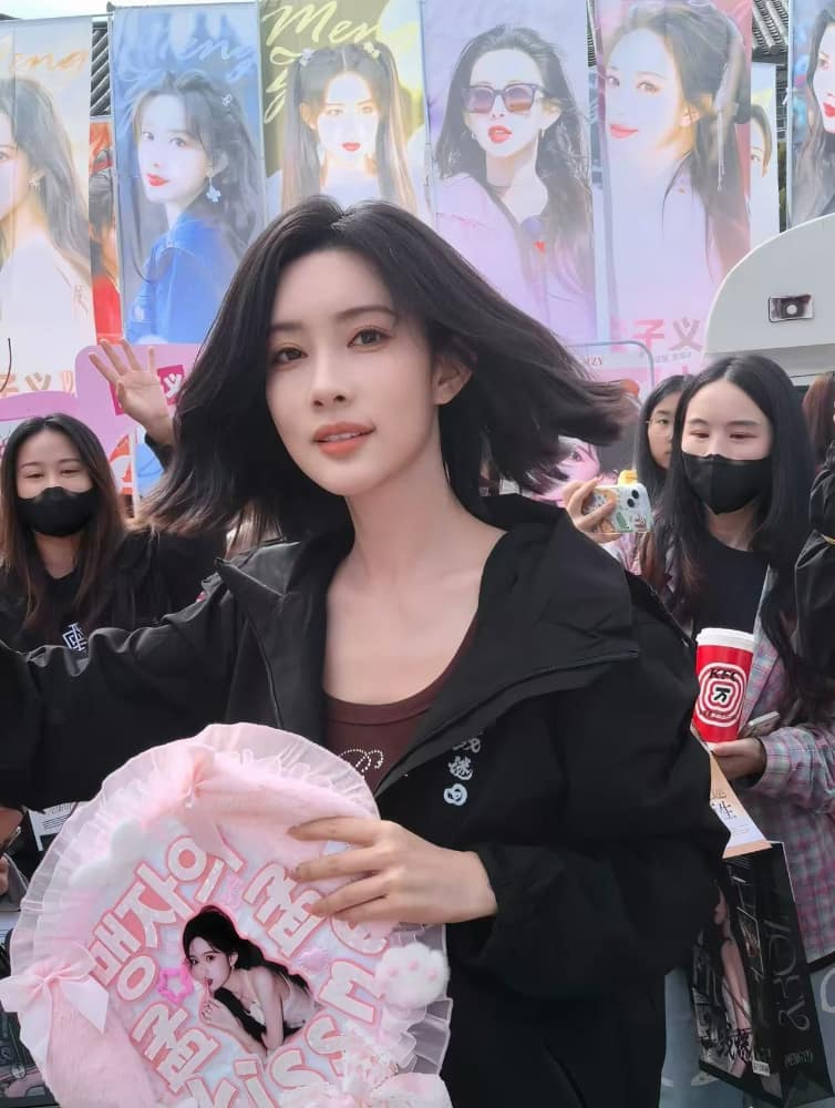 新剧《三线谜回》开机孟子义短发造型图片_3