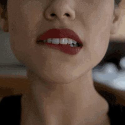 正确口咬的方法图片,女人咬嘴唇gif动态图
